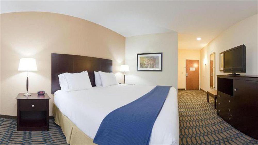 Holiday Inn Express - Andalusia By Ihg Exterior photo