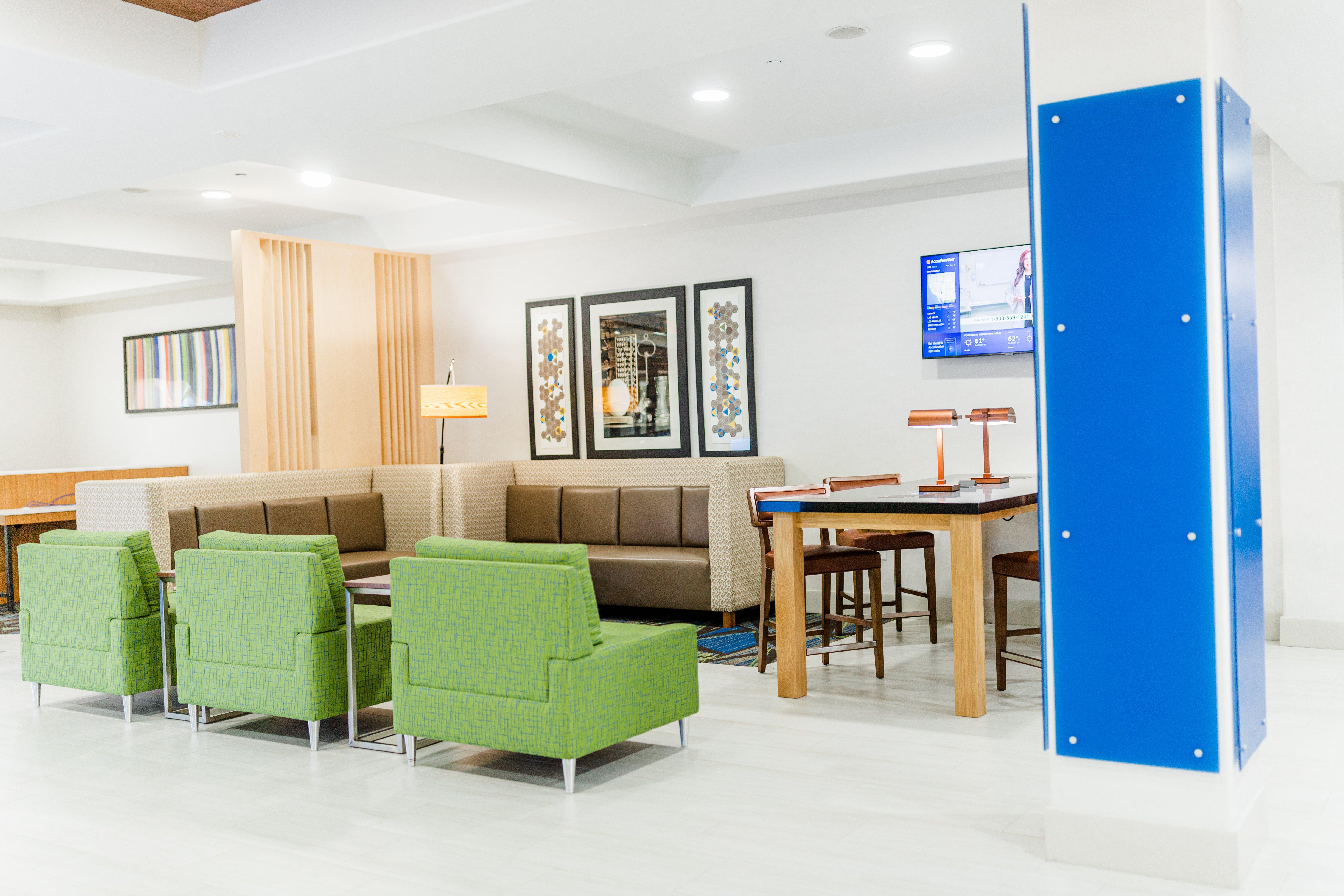 Holiday Inn Express - Andalusia By Ihg Exterior photo