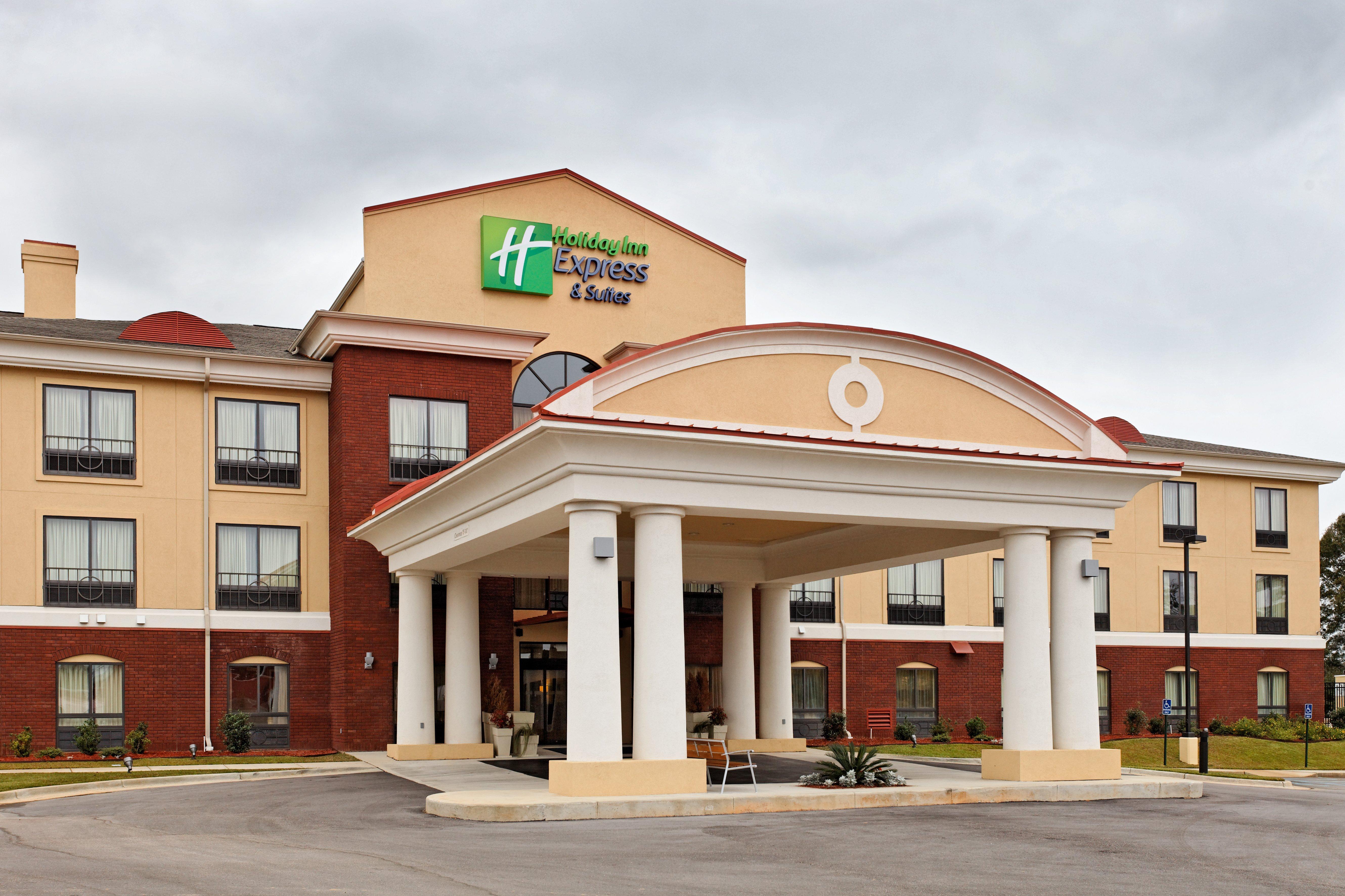 Holiday Inn Express - Andalusia By Ihg Exterior photo